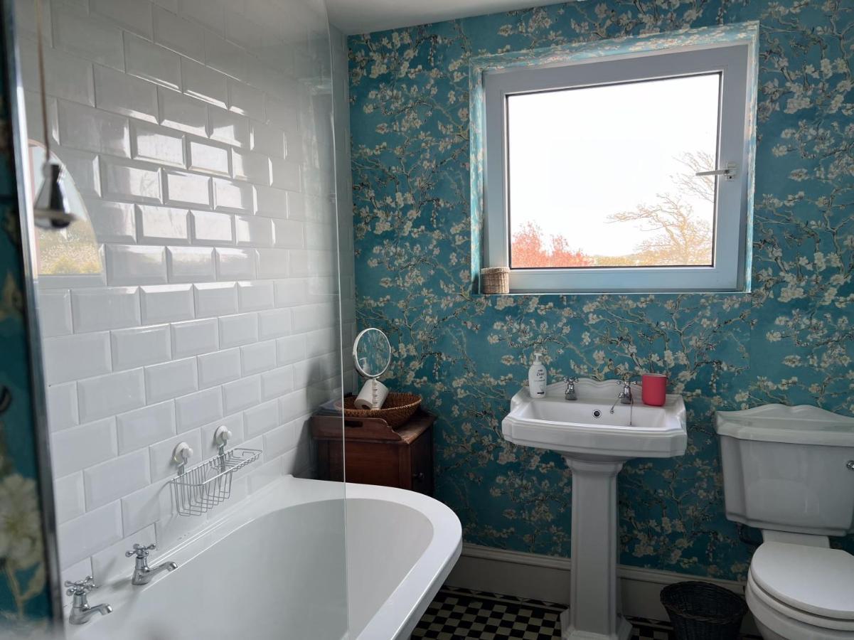 Unique Townhouse With Large Garden Down To The Sea Killough Exterior foto